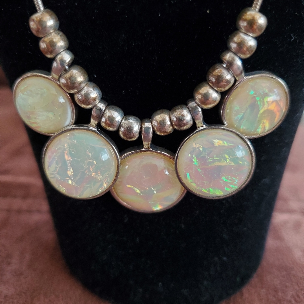MILKY IRIDESCENT ROUND DANGLING CABOCHONS SILVER TONE BEAD NECKLACE